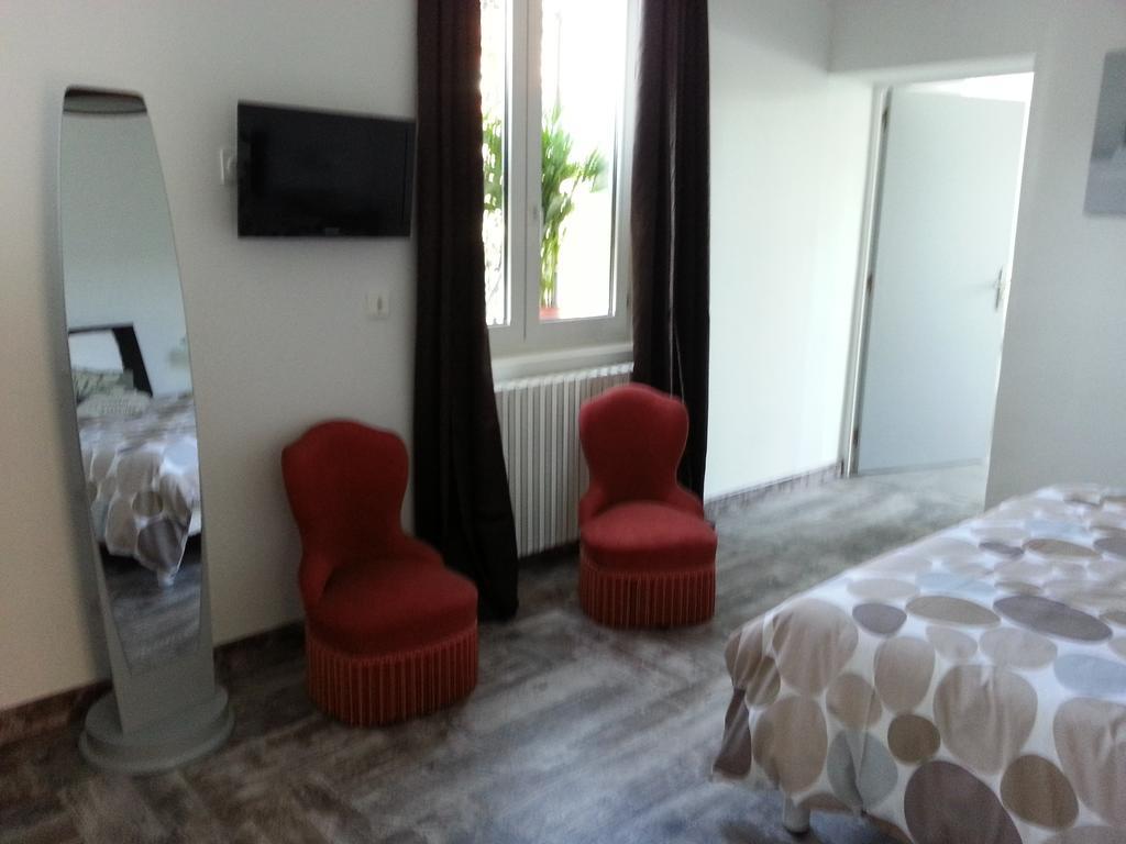 Hotel Le 6 3 Home Port En Bessin Bilik gambar